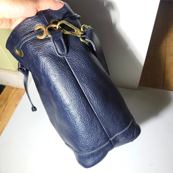 Roots pebbled leather drawstring bucket crossbody bag purse cervino blue medium - Picture 6 of 11